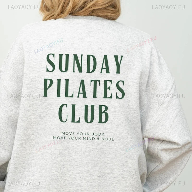 Pilates Club Hoodie – Unisex Katoenen Sweater met Rugprint