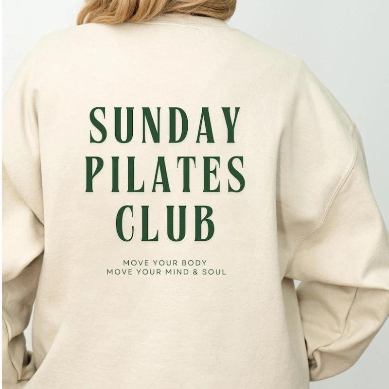 Pilates Club Hoodie – Unisex Katoenen Sweater met Rugprint