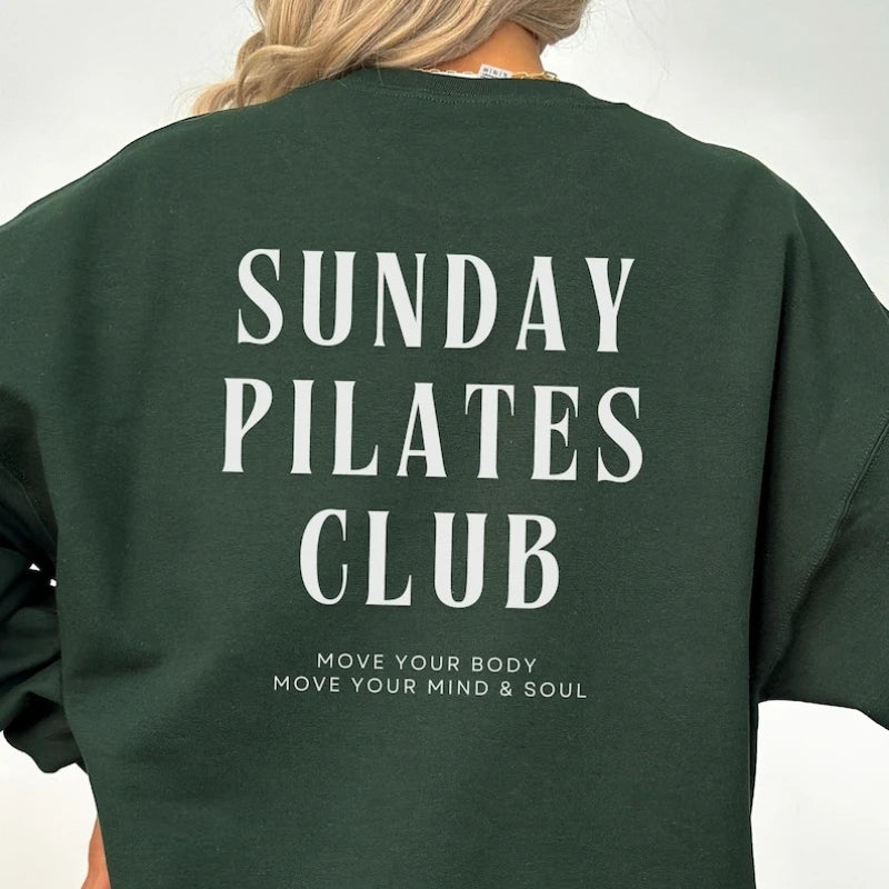 Pilates Club Hoodie – Unisex Katoenen Sweater met Rugprint